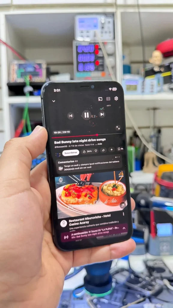 Pregătire pad-uri placă bază iPhone 11 pentru reballing NAND – reparatie București